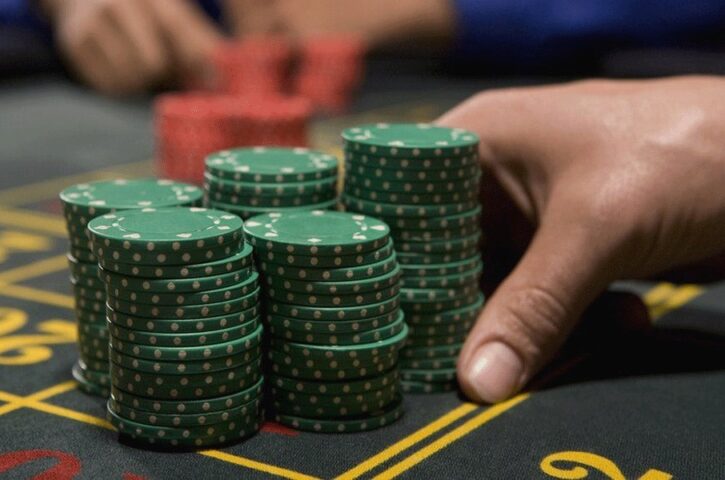 What happens during an online casino payout process?