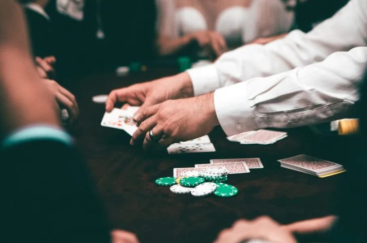 What makes online slots have unique movements?